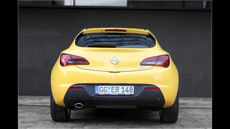 Opel Astra j GTC сзади