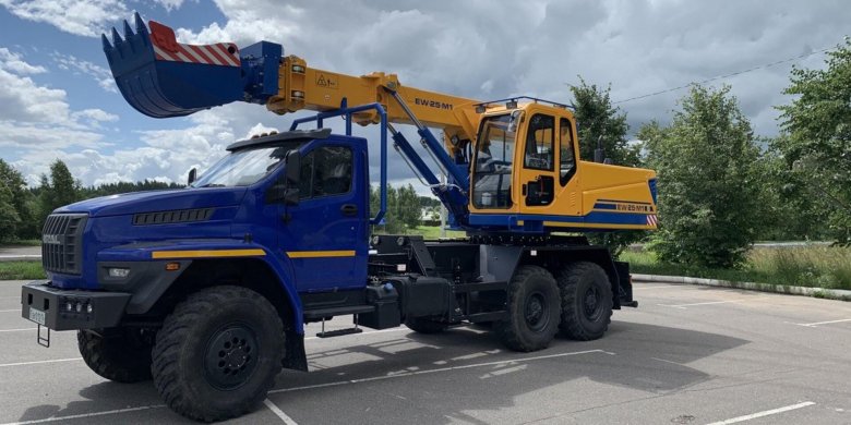 Экскаватор-планировщик uds-114