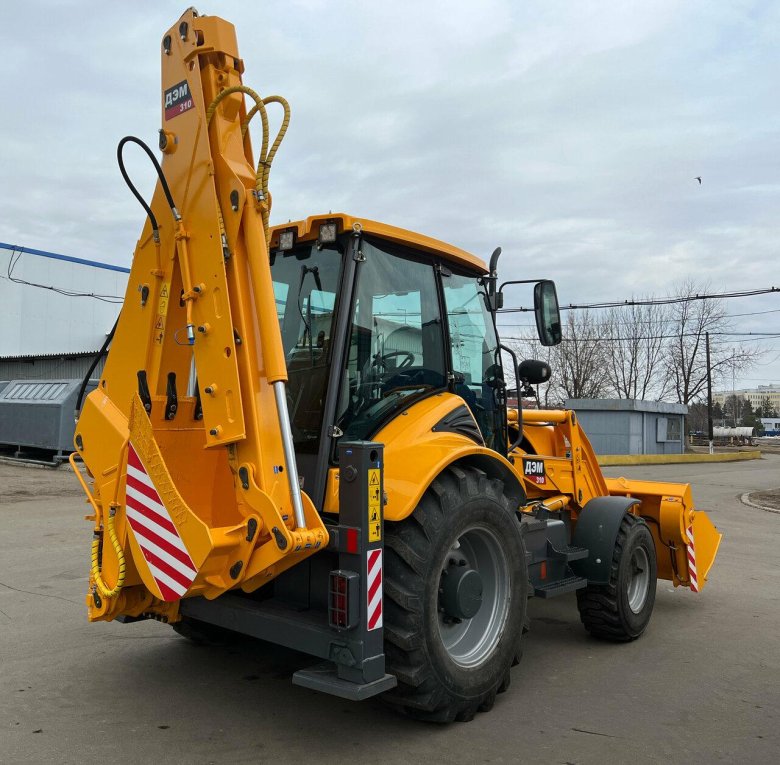 Экскаватор-погрузчик дэм-310