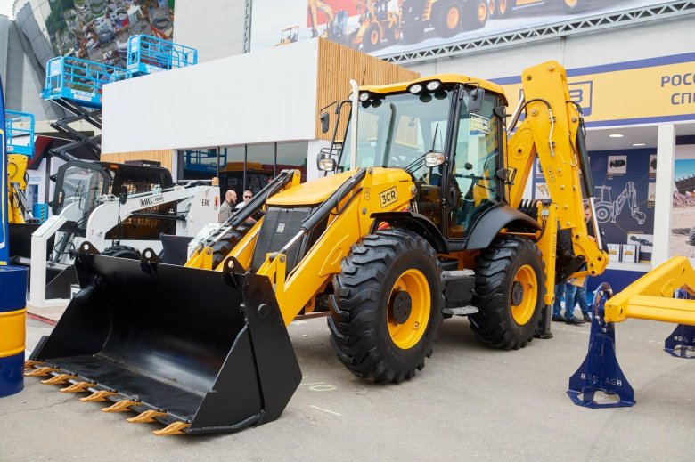 Экскаватор-погрузчик AGB 3cr