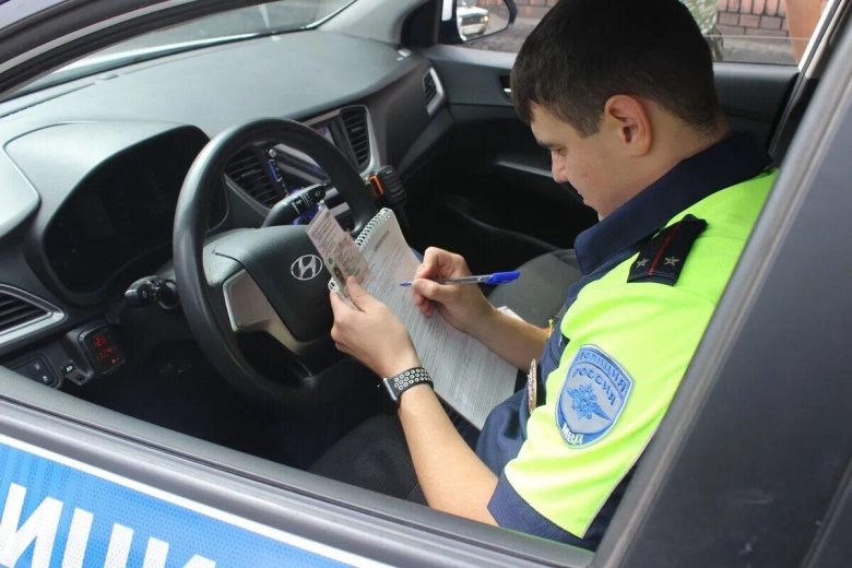 ГИБДД выписывает штраф