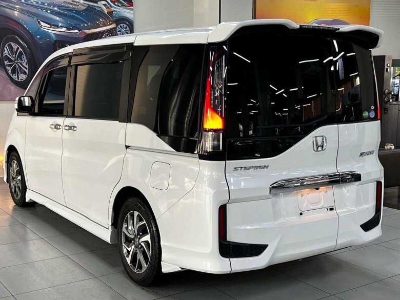 Honda stepwgn spada 2017