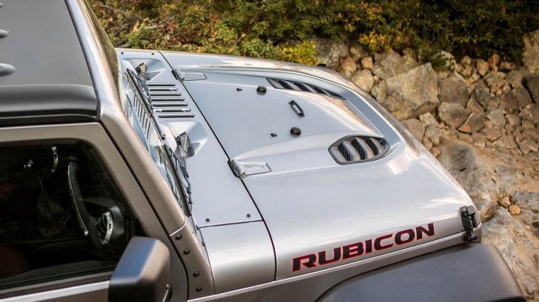 Джип Рубикон капот