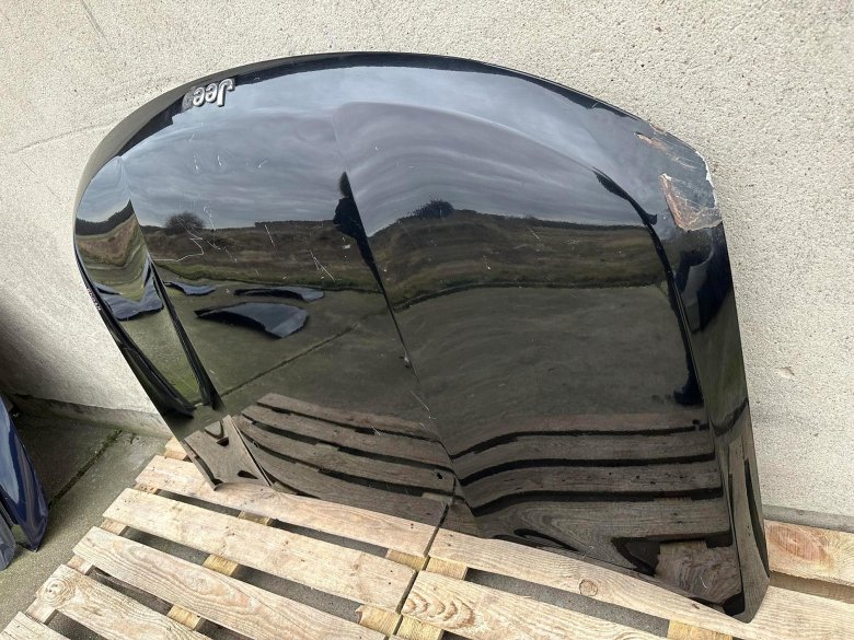 Капот автомобиля