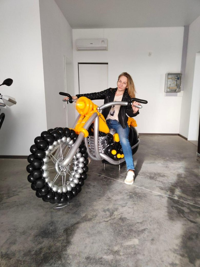 Мотоцикл из воздушных шаров