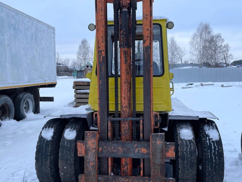 Львовский погрузчик 5 тонн