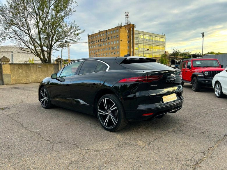 Ягуар i pace 2019