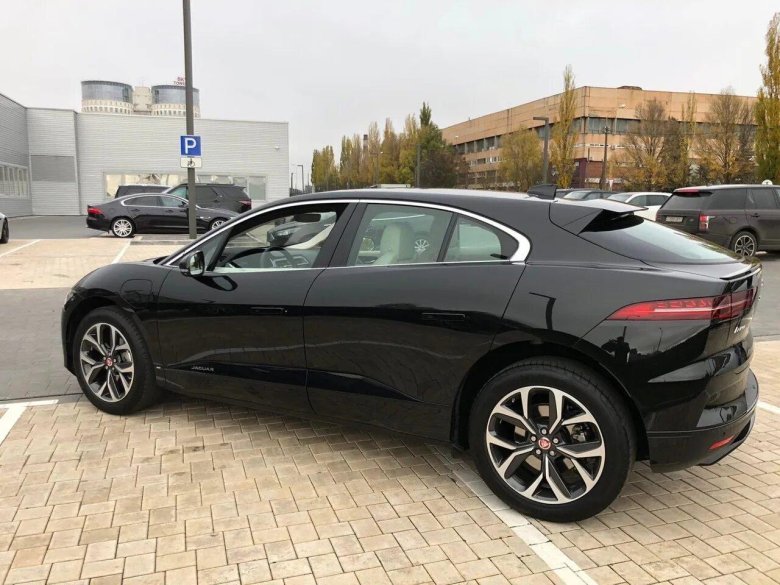 Ягуар i Pace ev400