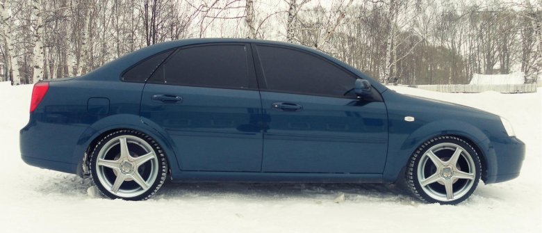 Черная Шевроле Лачетти седан r17