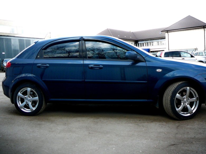 Шевроле Лачетти хэтчбек на дисках