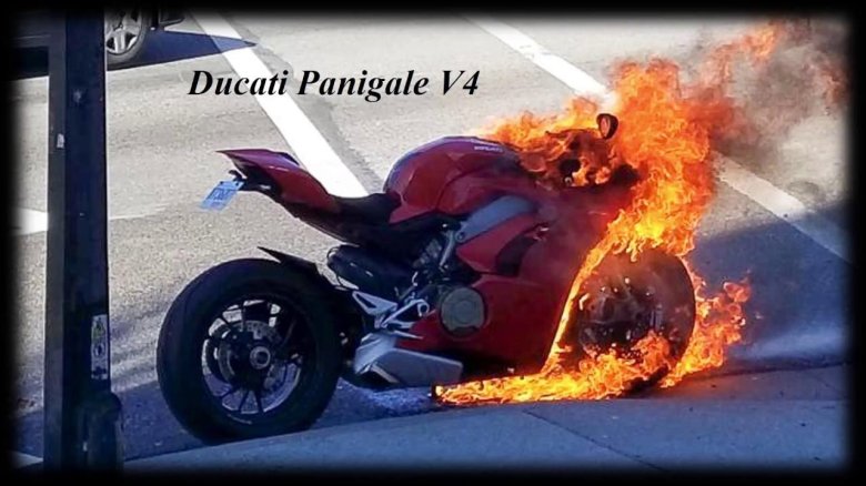 Горящий мотоцикл