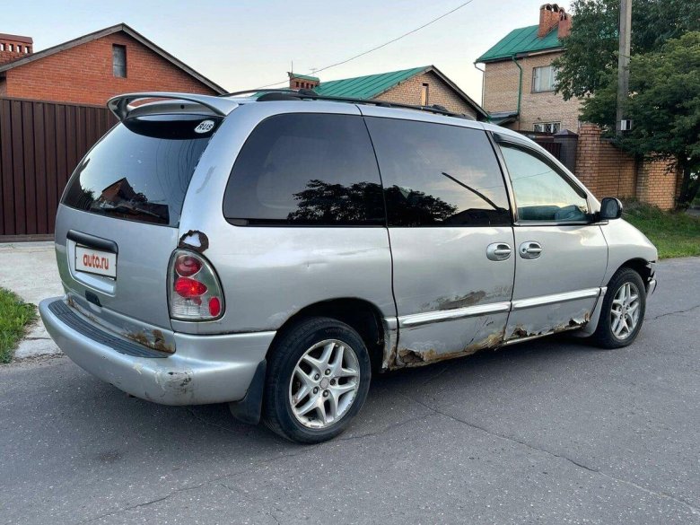 Крайслер вояджер 2000г