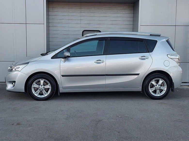 Тойота версо 2011