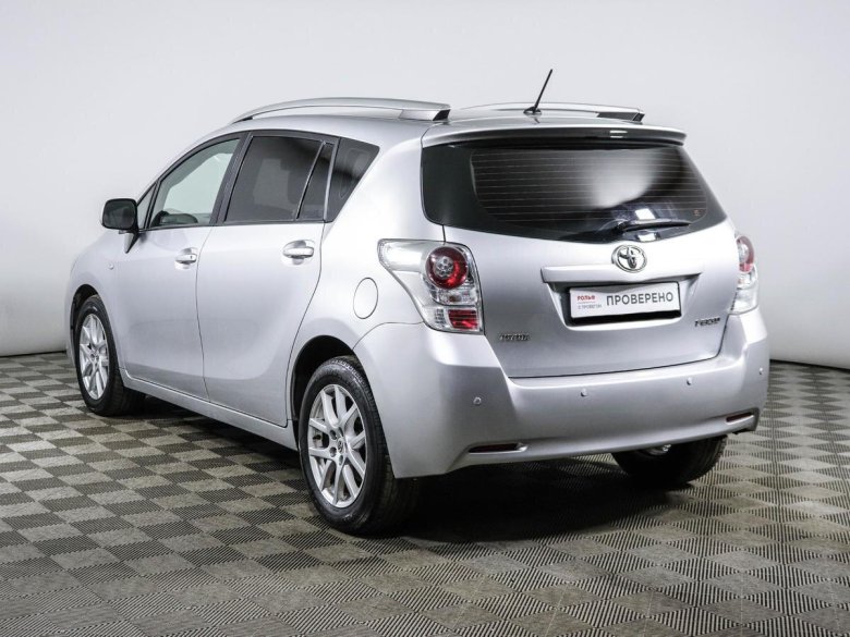 Тойота версо 2010