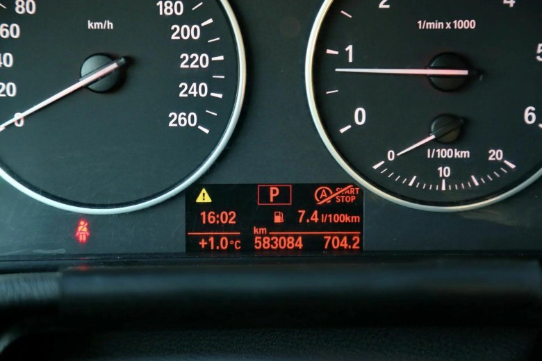 Где показывается пробег на Аккорд 7
