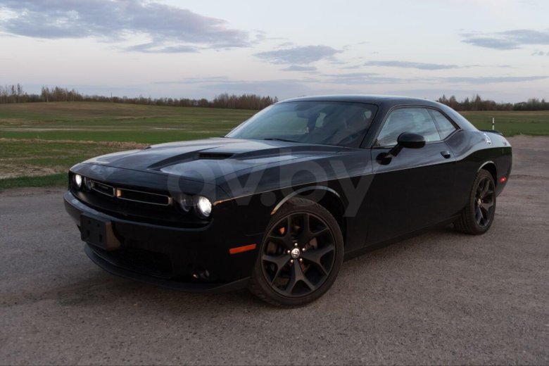 Черный додж челленджер