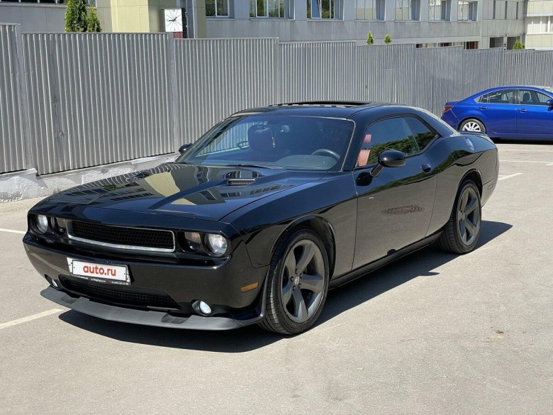 Черный додж челленджер