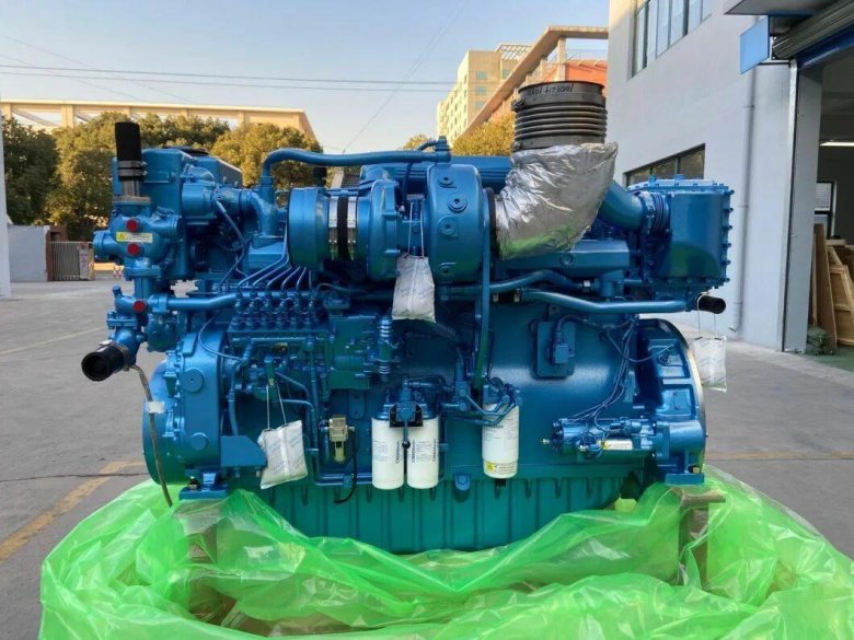 Судовой двигатель