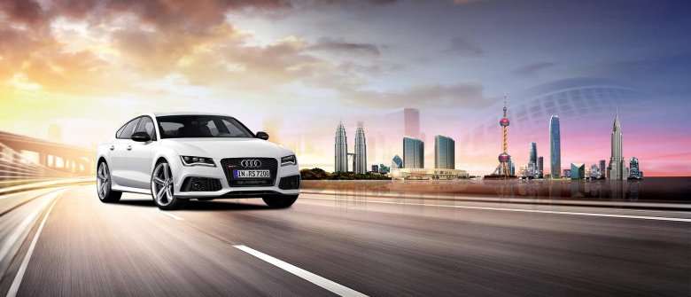 Автомобиль на фоне города