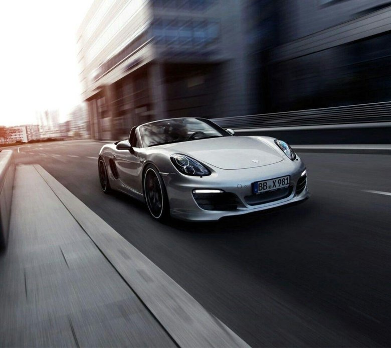 Машина на дороге