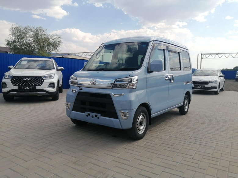 Toyota Pixis van