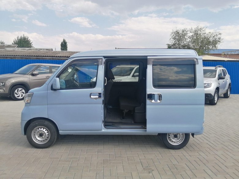 Toyota Pixis van