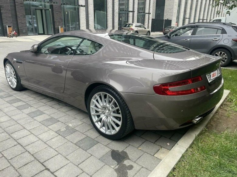 Астон Мартин дб9