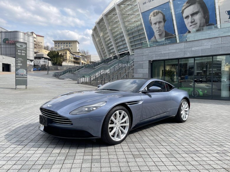 Астон Мартин дб11