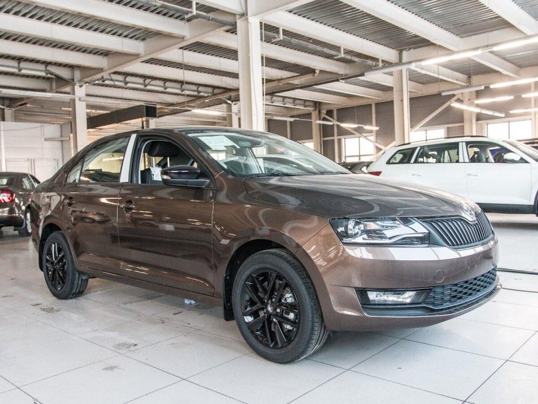 Шкода Рапид 2017 коричневый