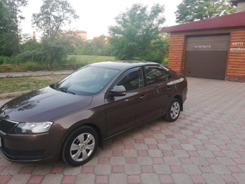 Шкода Рапид 2017 коричневый