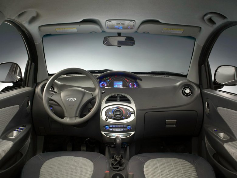 Машина чери Индис