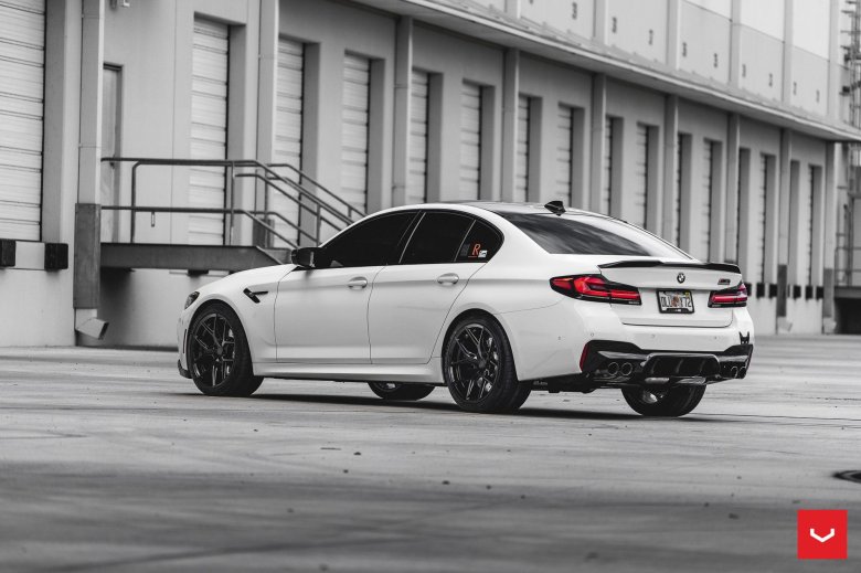 Bmw m5 f90 competition белая