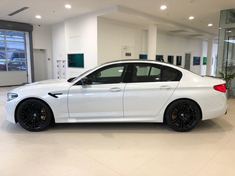 BMW m5 f90 белая