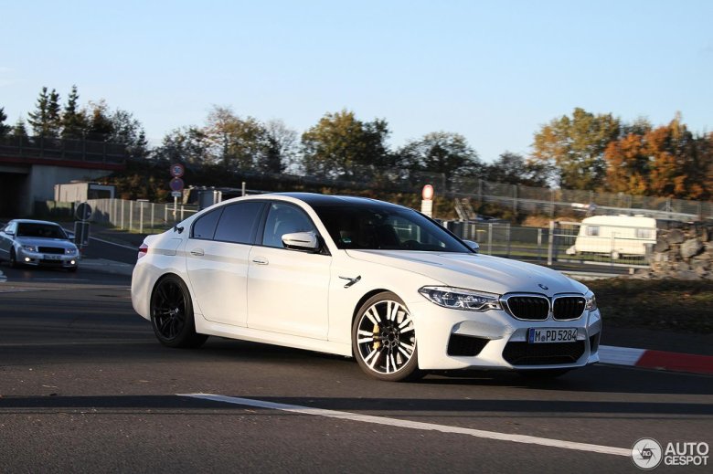 БМВ m5 f90 белая