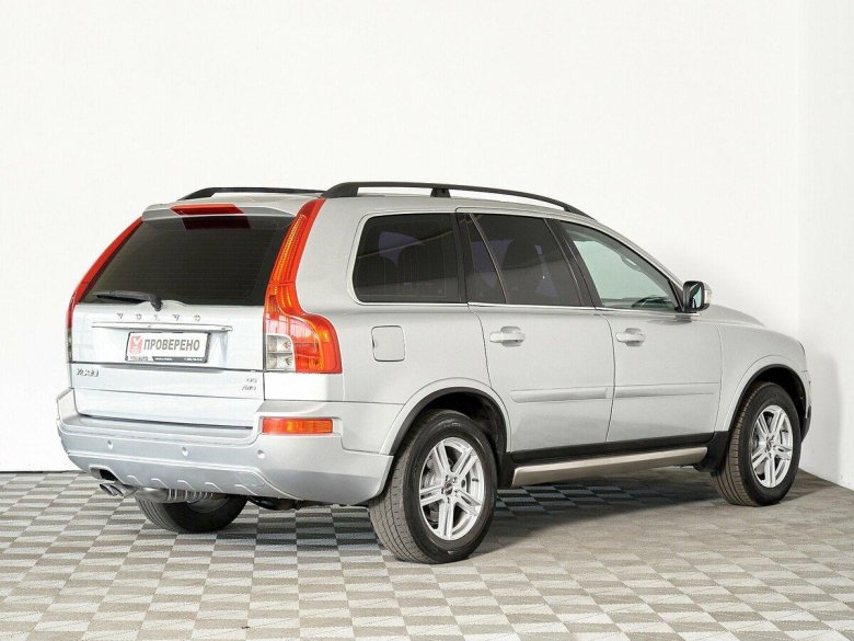 Белая Вольво xc90