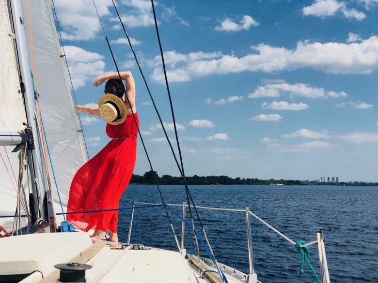 Прогулка на парусной яхте