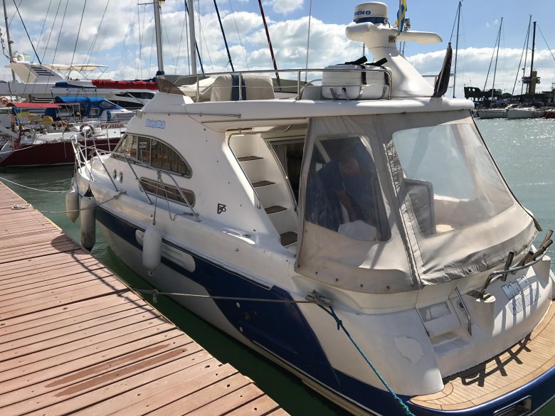 Моторная яхта