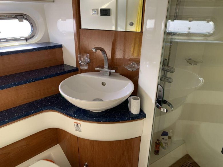 Небольшая яхта