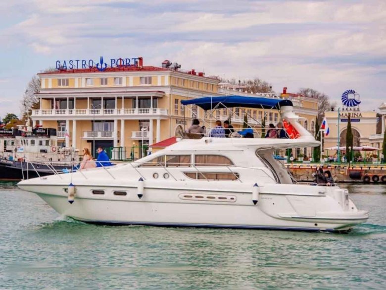 Яхта Силайн