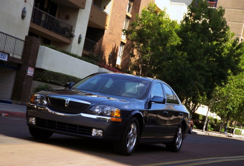 Lincoln седан 2000