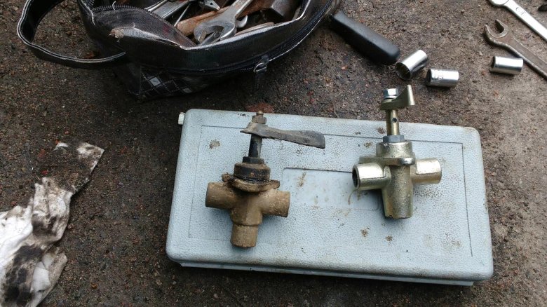 Кран переключения баков УАЗ 469