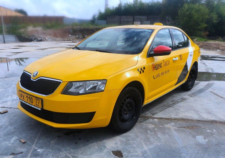 Желтая Шкода Октавия
