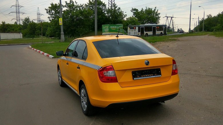 Шкода рапид 2017 желтая