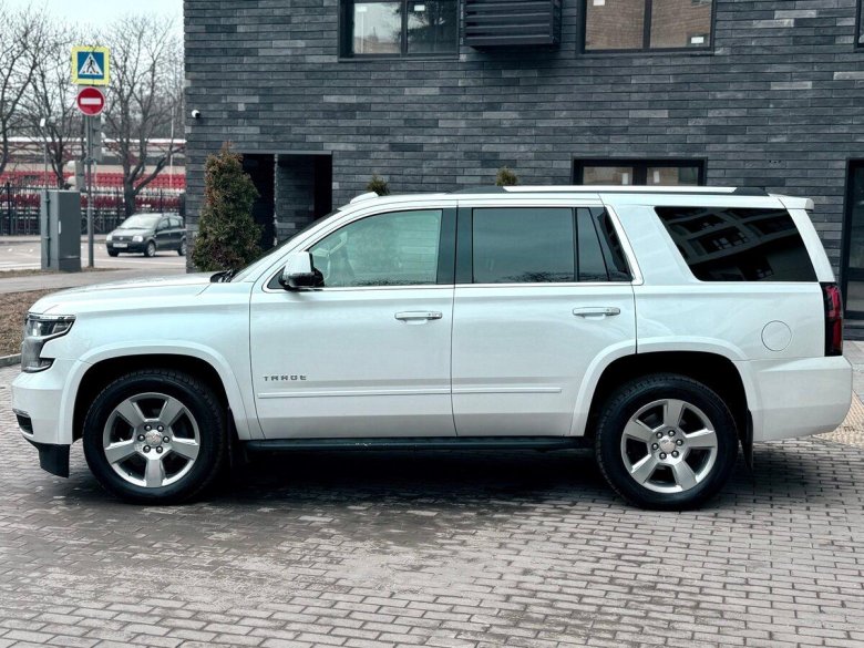 Chevrolet tahoe 3