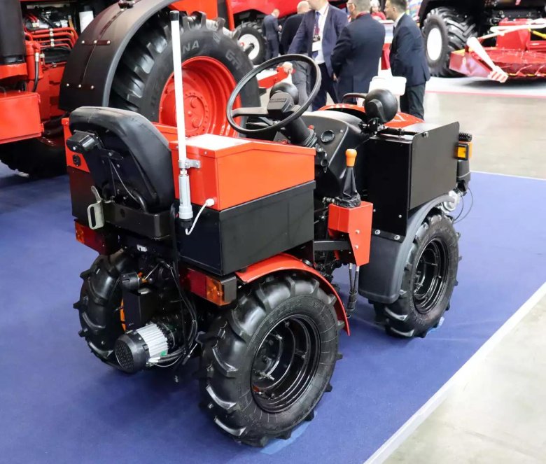 Новейший трактор