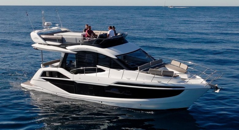 Galeon 500 fly
