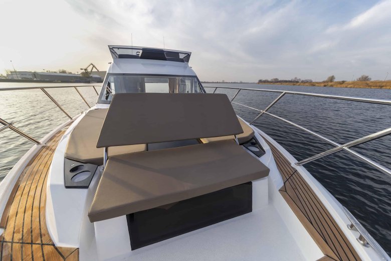 Galeon 360 Fly