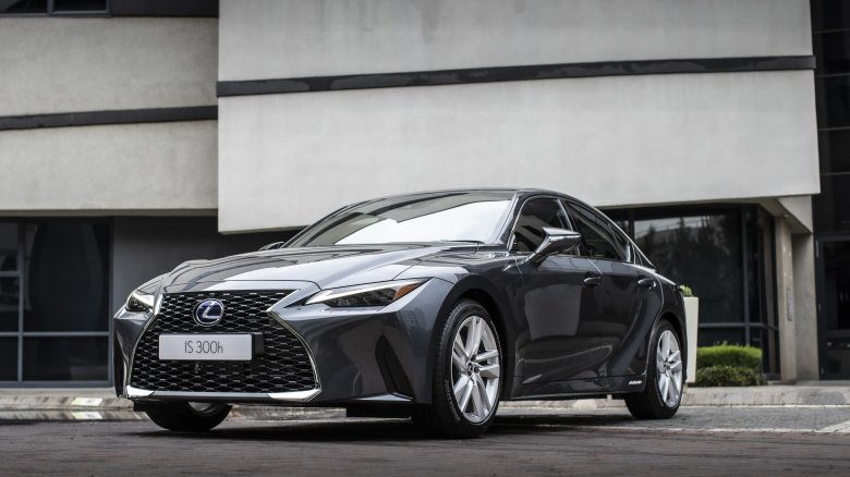 Лексус is 300h 2021