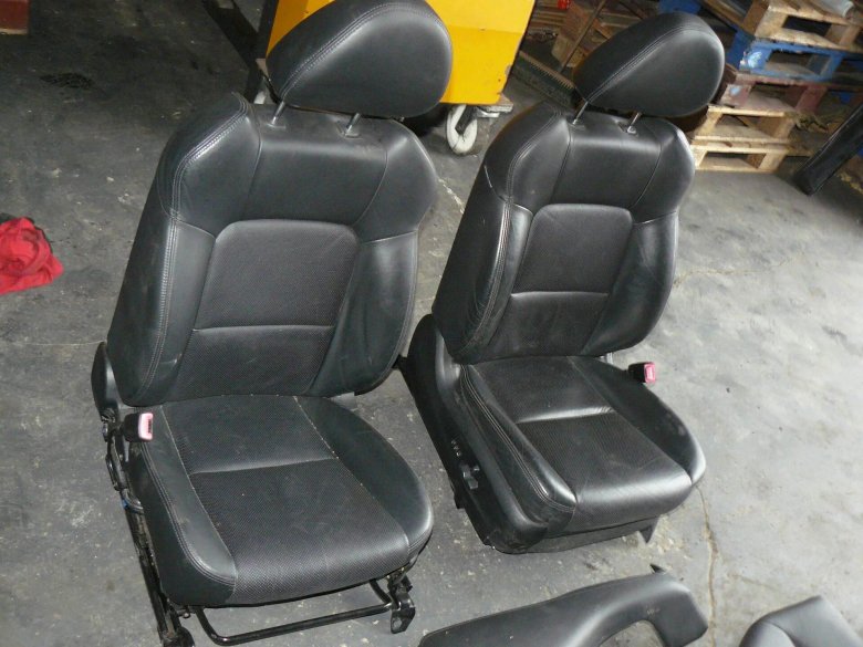 Сиденья Субару Легаси 2