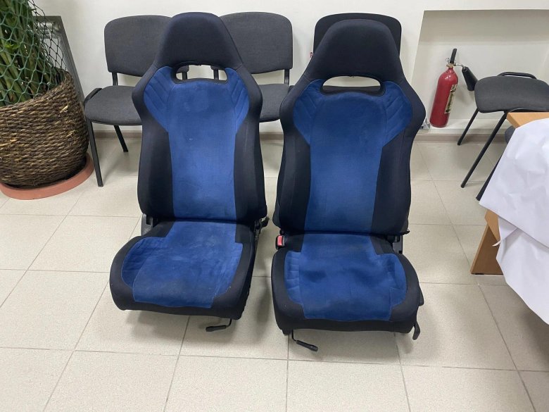 Сидения Subaru WRX